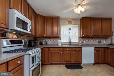 169 W Harmony Dr, Pottstown, PA 19464 - photo 7