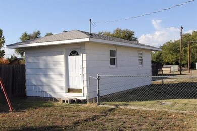 510 W 8th St, Hugoton, KS 67951 - photo 3