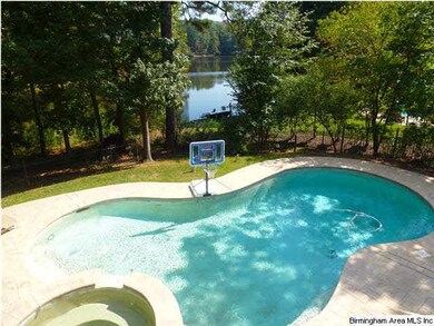SPECTACULAR SALT WATER GUNITE POOL AND SPA OVERLOO