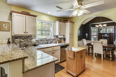 Main Level-Kitchen-DSC9243