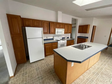 562 Seasons Pkwy, Belvidere, IL 61008 - photo 2