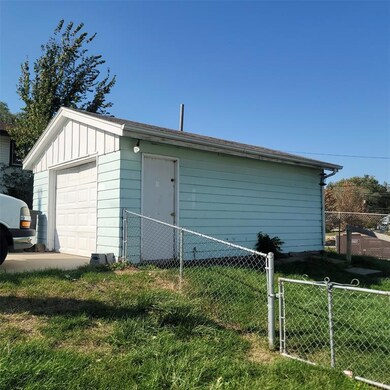 2822 Wedgewood Rd, Des Moines, IA 50317 - photo 2