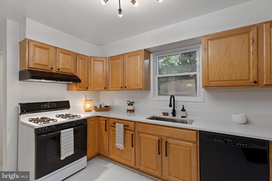 107 E Taylor Run Pkwy, Alexandria, VA 22314 - photo 5