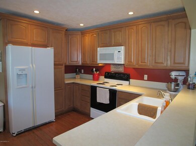 6714 London Bridge Ln, Jacksonville, FL 32210 - photo 4