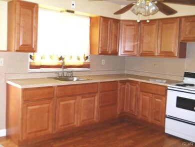 1713 Juniper Dr, Whitehall, PA 18052 - photo 5