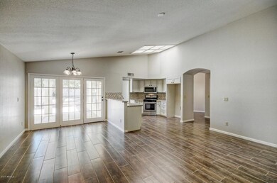 3402 E Woodland Dr Phoenix AZ-large-006-