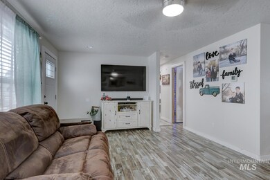 504 E Selway Dr, Homedale, ID 83628 - photo 5