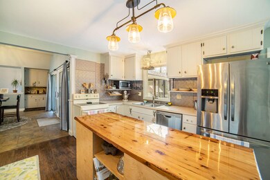 13364OakCrest_4