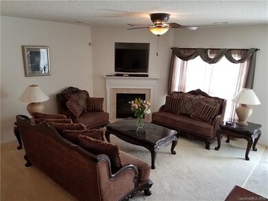 Cozy living room w/gas fireplace