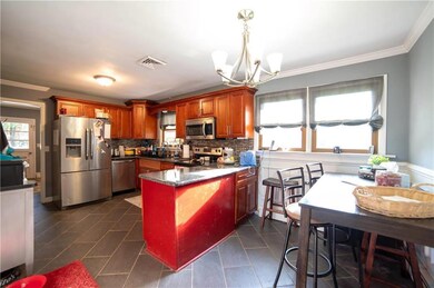 Eat-In Kitchen