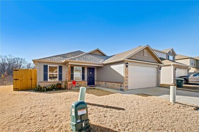 1121 E Sparrow Cir, Fayetteville, AR 72701 - photo 2