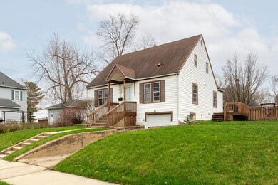 210 W 22nd St, Cedar Falls, IA 50613 - photo 2