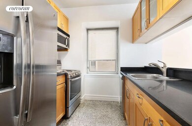 Bridge Tower Place unit 8E, New York, NY 10022 - photo 4