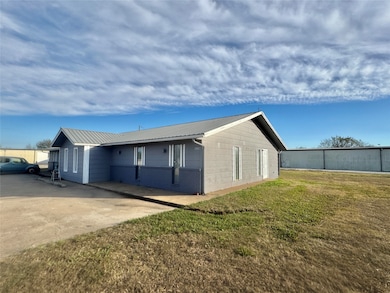 4502 W Highway 82, Gainesville, TX 76240 - photo 2