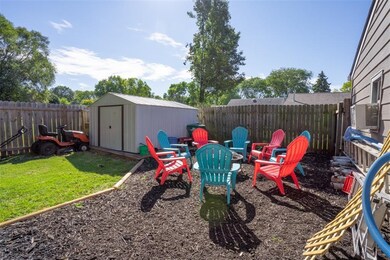 2515 E 25th St, Des Moines, IA 50317 - photo 5