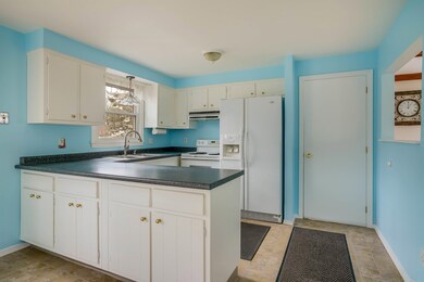 28 Pittsburgh Dr, Nashua, NH 03062 - photo 6