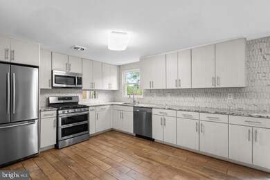 19048 Staleybridge Rd, Germantown, MD 20876 - photo 2