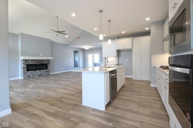 3725 Maple Ridge Trail, Columbus, IN 47201 - photo 4