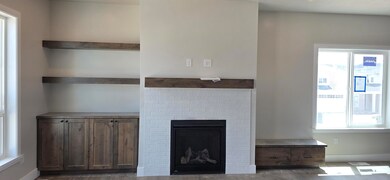 39 N Strathmore Ln