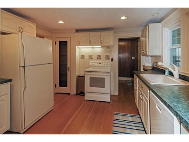 35 Highland St, Portsmouth, NH 03801 - photo 6