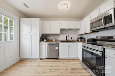 5918 Crape Myrtle Ln, Charlotte, NC 28216 - photo 7