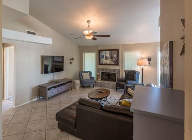 5  Living room1703_1364 W Escarpa St, Me