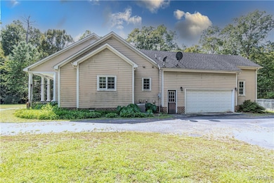 View of front of house featuring a front lawn and