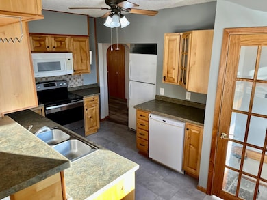 504 Mitchell St, Coleraine, MN 55722 - photo 6