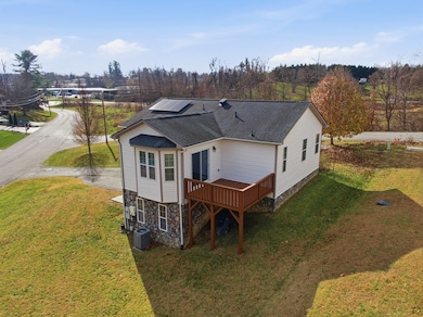 370 Robin Hood Dr, Christiansburg, VA 24073 - photo 7