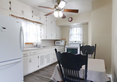 1021 Byron Ave, Waterloo, IA 50702 - photo 4