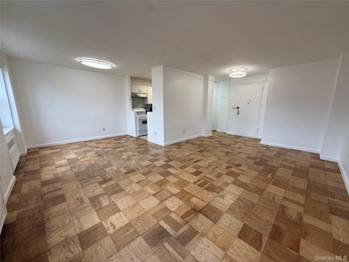 Parkville House unit 7B, White Plains, NY 10603 - photo 4