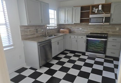 15706 Schumann Ln, Houston, TX 77083 - photo 2