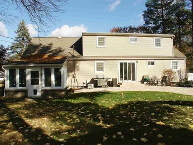 19 Friar Tuck Rd, Albany, NY 12203 - photo 2