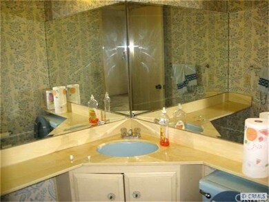 Downstairs 1/2 Bath