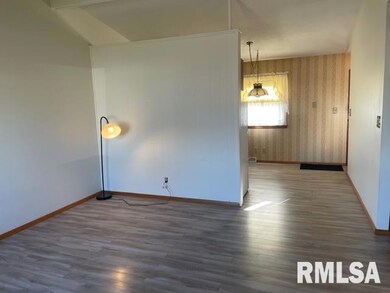 1915 W 69th St, Davenport, IA 52806 - photo 3