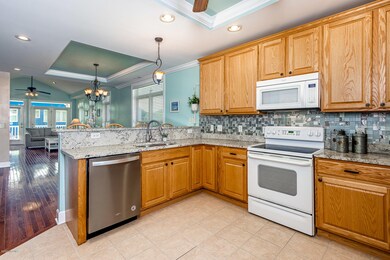 Kitchen with peninsula seating