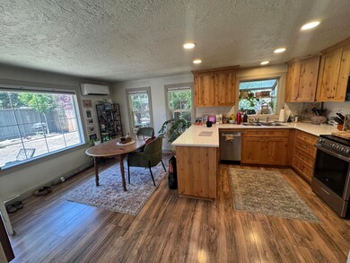 718 NE 9th St, Bend, OR 97701 - photo 6