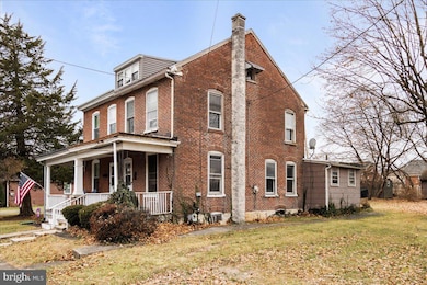 323 E Howard St, Pottstown, PA 19464 - photo 4