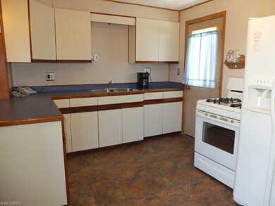 Applianced, eat in kitchen.
