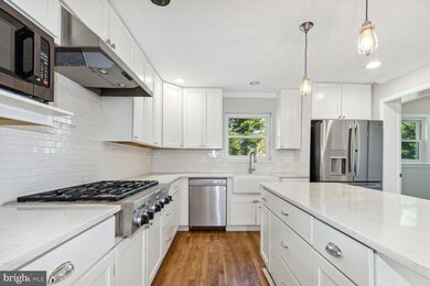 1802 Sheridan Ct, McLean, VA 22101 - photo 3