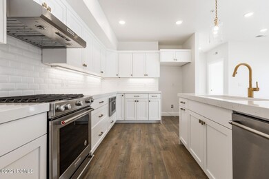 6_Kitchen_1800x1200_3609610