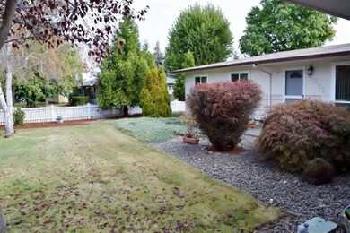 4072 Sunland Ave, Central Point, OR 97502 - photo 2