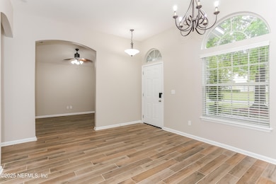 004-photo-dining-room-10613423