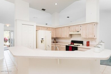 Kitchen with Breakfast Bar