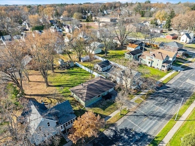 504 W 4th St, Marshfield, WI 54449 - photo 5