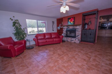 Living Room/Fireplace