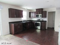 15117 Ruby Ln, Cleveland, OH 44128 - photo 6