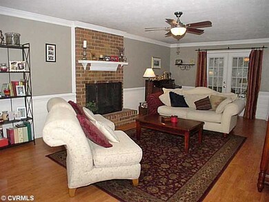 Den/Family/Great Room - Greatroom with brick firep