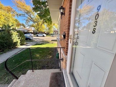 Private entrance corner unit