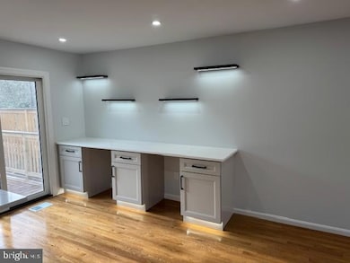 5623 Glenwood Mews Dr, Alexandria, VA 22315 - photo 5